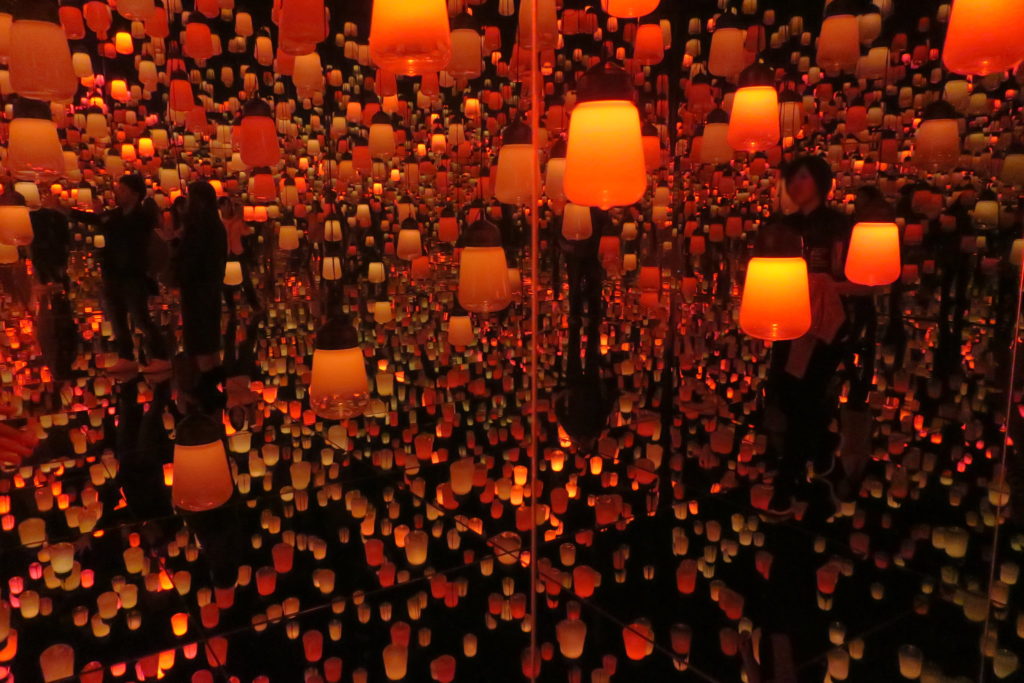 Teamlab borderless in Odaiba, Tokyo at the Mori Digital Art Museum Lamps